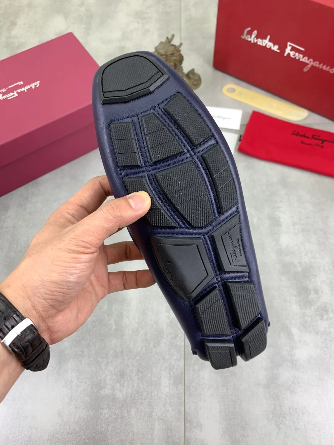 Men's shoes 💰P542 New model, high quality [Ferragamo/Ferragamo] Latest lazy slip-on shoes Original imported calfskin, imported cowhide lining + original luxury metal buckle + original combination outsole Comparison without pressure Code number: 38-45